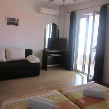One-bedroom With Terace With Sea View *