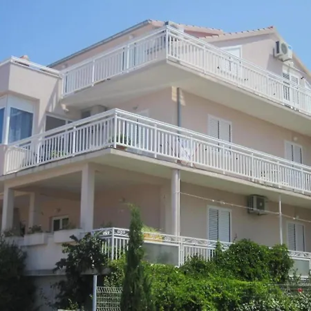One-bedroom With Terace With Sea View *